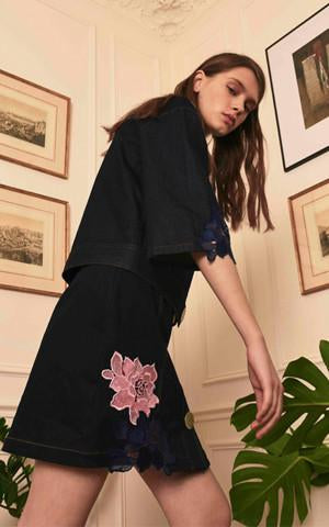 DENIM SKIRT WITH LACE APPLIQUE